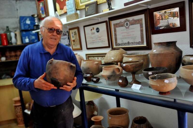 Totana alfareros see the future in the past