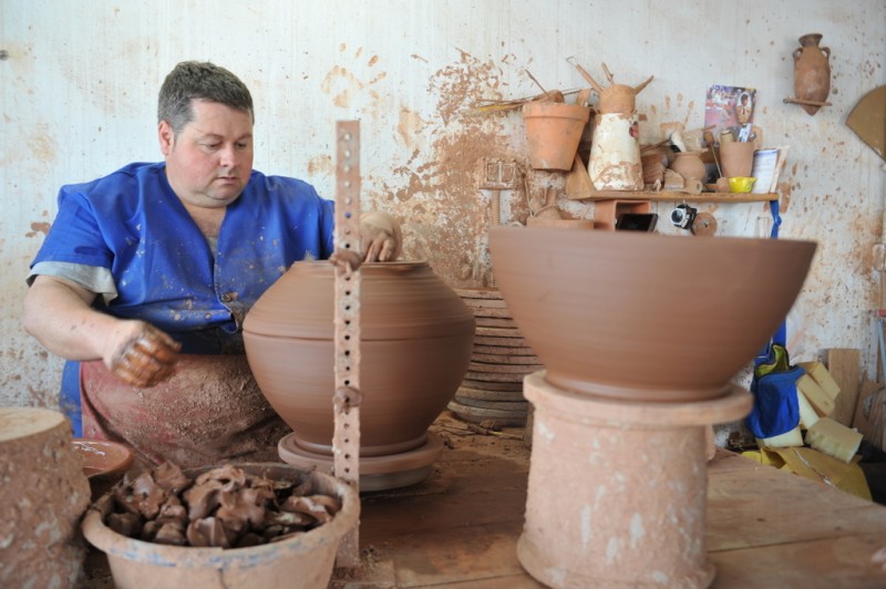 Totana alfareros see the future in the past