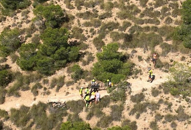 <span style='color:#780948'>ARCHIVED</span> - Mountain biker airlifted to hospital from the mountains between Murcia and Sucina