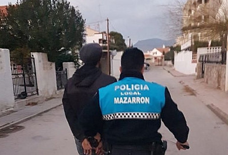 <span style='color:#780948'>ARCHIVED</span> - Mazarrón police catch burglars red handed