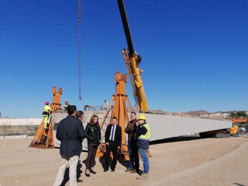 <span style='color:#780948'>ARCHIVED</span> - Huge beams arrive in Lorca for construction of a new V-shaped road bridge