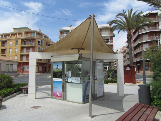 Playa del Cura, Torrevieja, a well-equipped urban beach