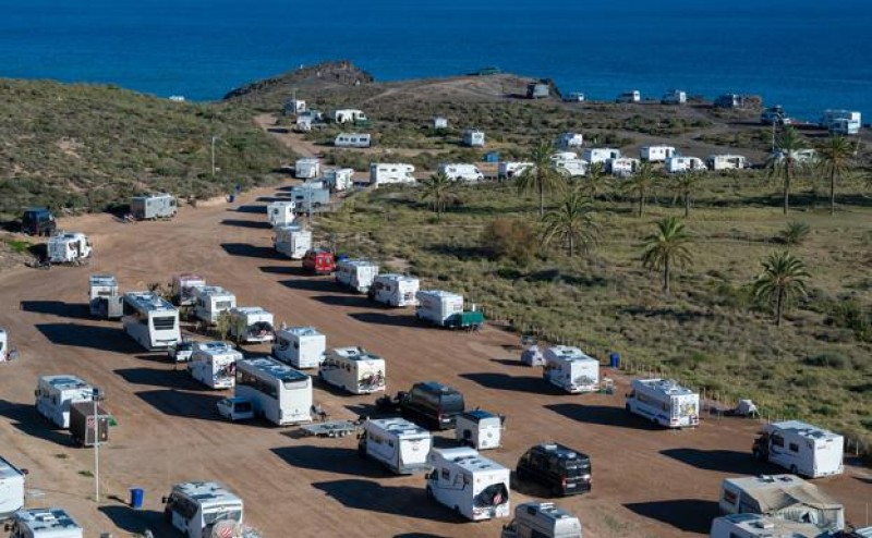 <span style='color:#780948'>ARCHIVED</span> - Caravan owners accused of parking illegally on Mazarron and Aguilas beaches