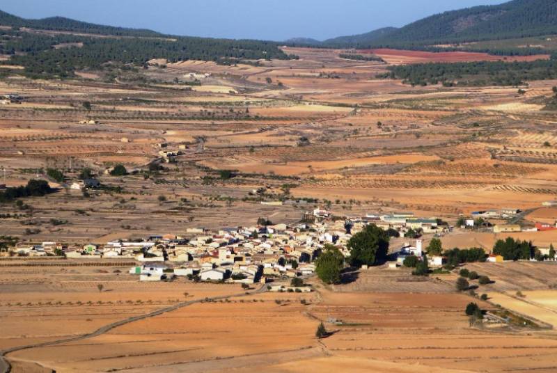 The village and outlying district of Avilés in the municipality of Lorca