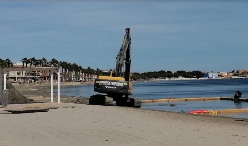 <span style='color:#780948'>ARCHIVED</span> - Moving extra sand onto Mar Menor beaches to make them tourist-ready harms the lagoon, say eco warriors