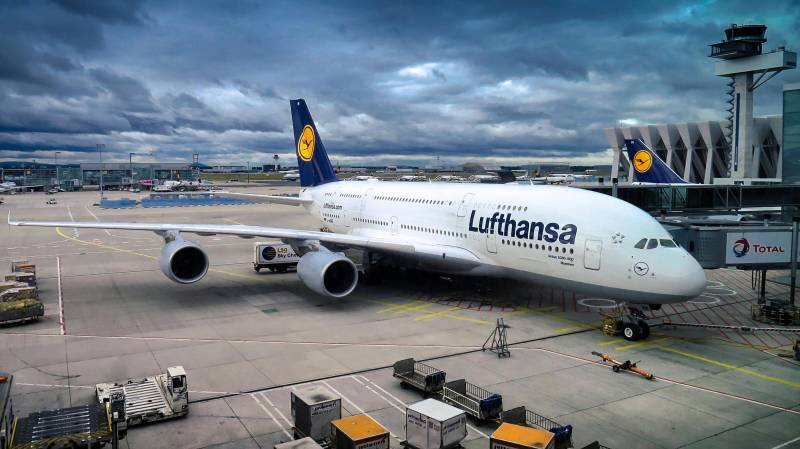 Co-pilot faints mid-flight to Seville, as plane flies on without anyone at the controls