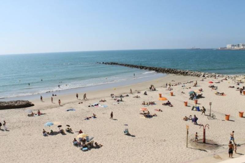 Foreign swimmer, 38, drowns on Cadiz beach