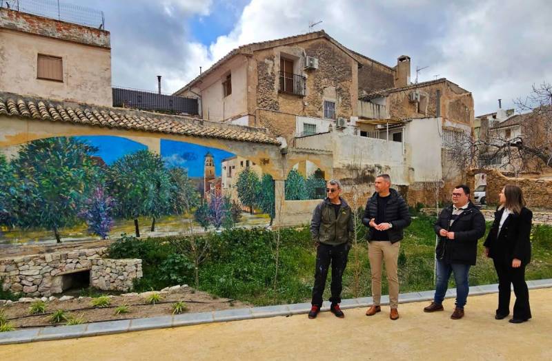 New mural embellishes public garden in the heart of Caravaca