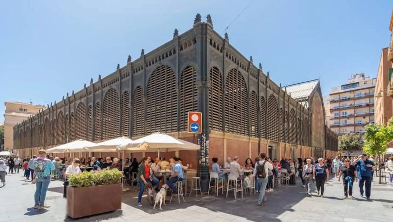 New signs at Malaga's Atarazanas Market to help tourists respect the workspace