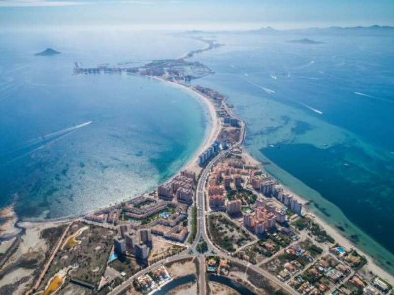 La Manga businesses expect a busy summer despite global uncertainty
